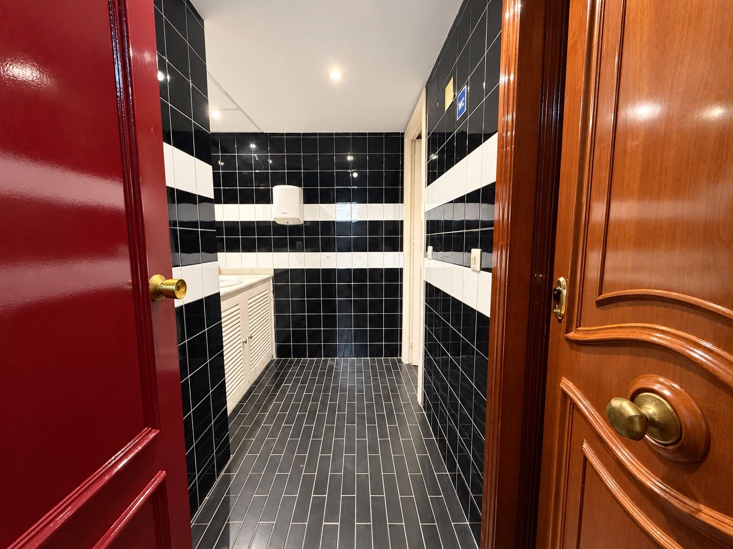 Kommersiell til salgs i Marbella - € 450 000 (Ref: 10135995)