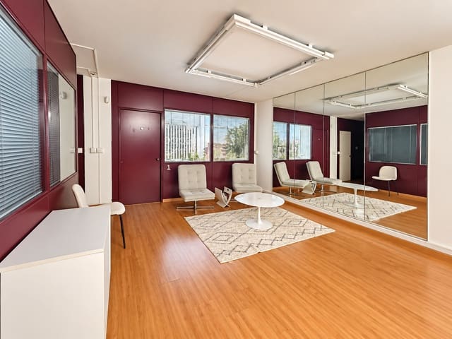 Kommersiell til salgs i Marbella - € 450 000 (Ref: 10135995)