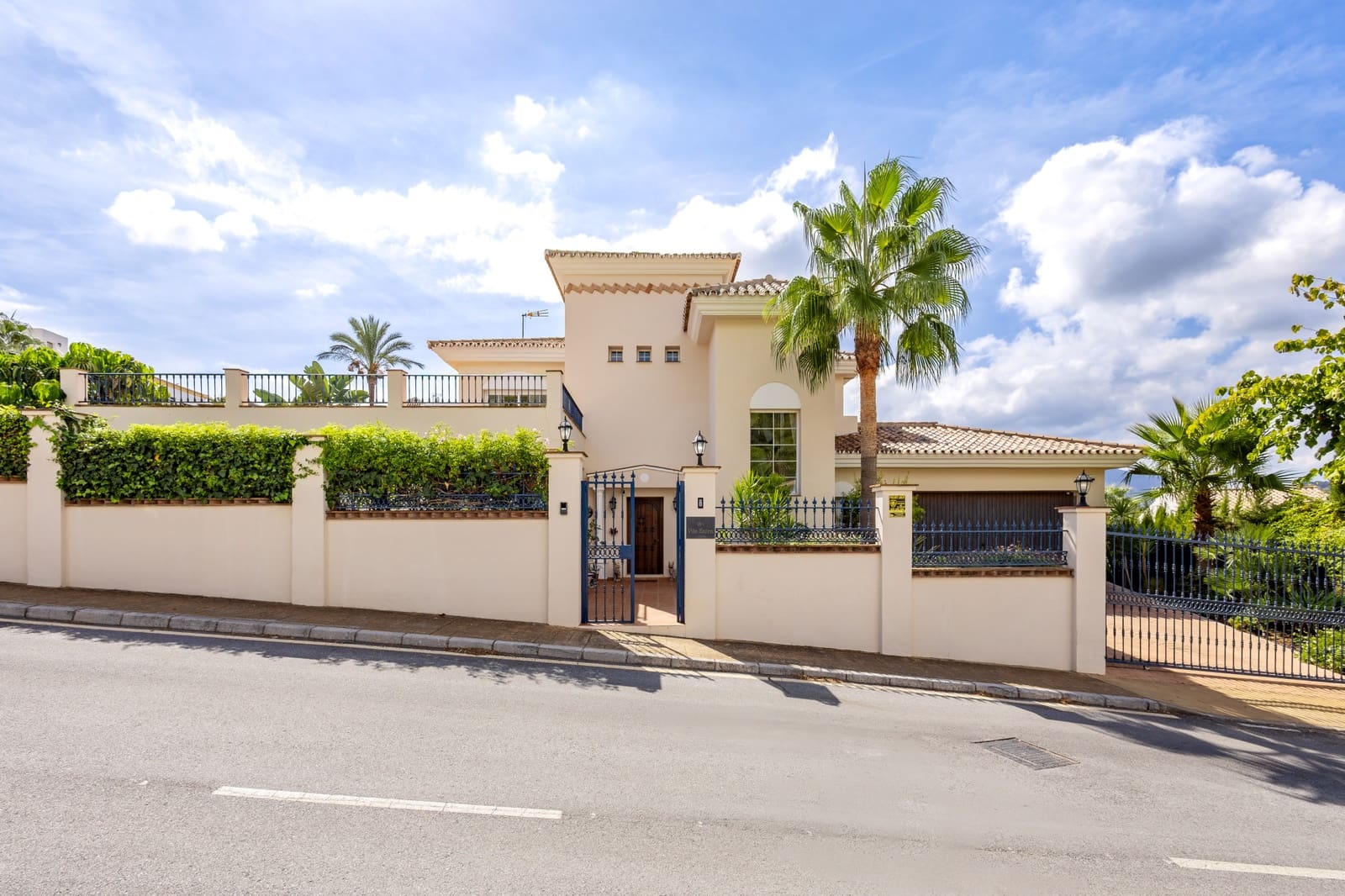Chalet de 3 habitaciones en Alhaurín Golf en venta con piscina garaje - 845.000 € (Ref: 10148825)