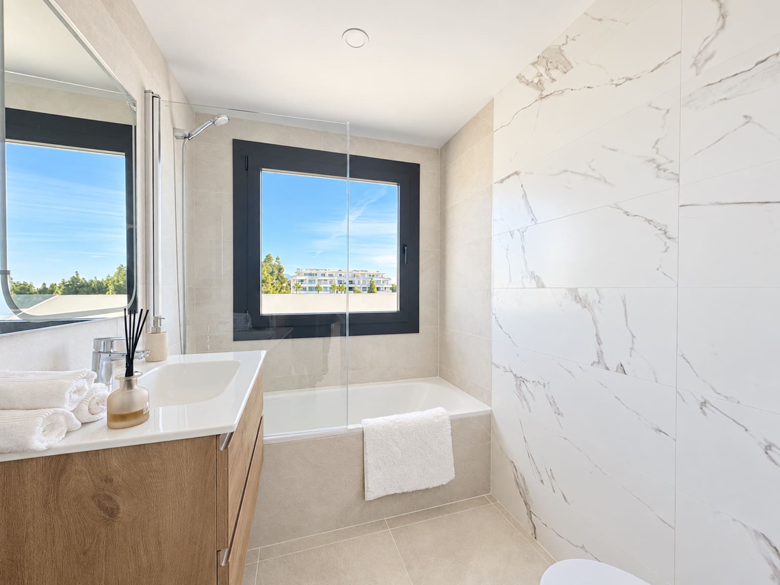 2 soverom Penthouse til salgs i El Chaparral med svømmebasseng garasje - € 890 000 (Ref: 10155253)