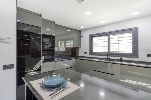 5 soveværelse Villa til salg i Mijas med swimmingpool garage - € 990.000 (Ref: 10155254)