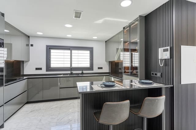 5 soveværelse Villa til salg i Mijas med swimmingpool garage - € 990.000 (Ref: 10155254)