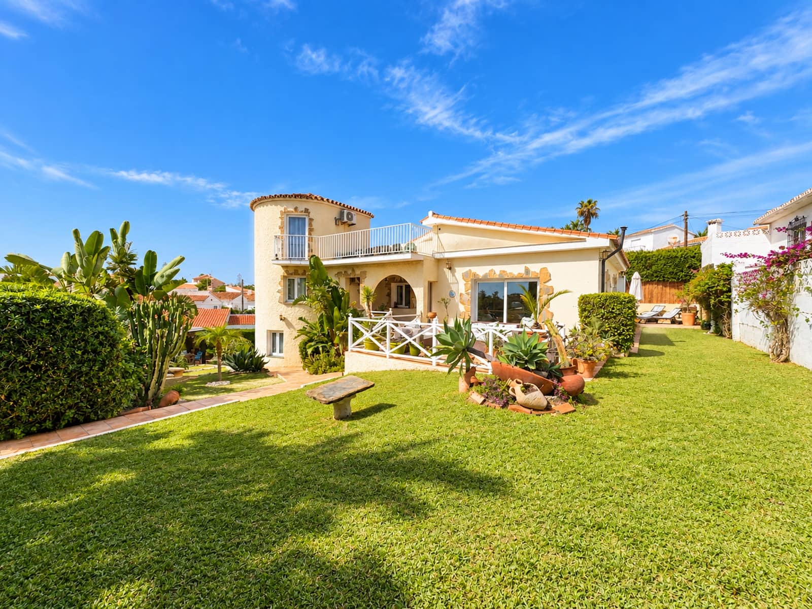 7 bedroom Villa for sale in Mijas Costa with pool garage - € 1,050,000 (Ref: 10161496)