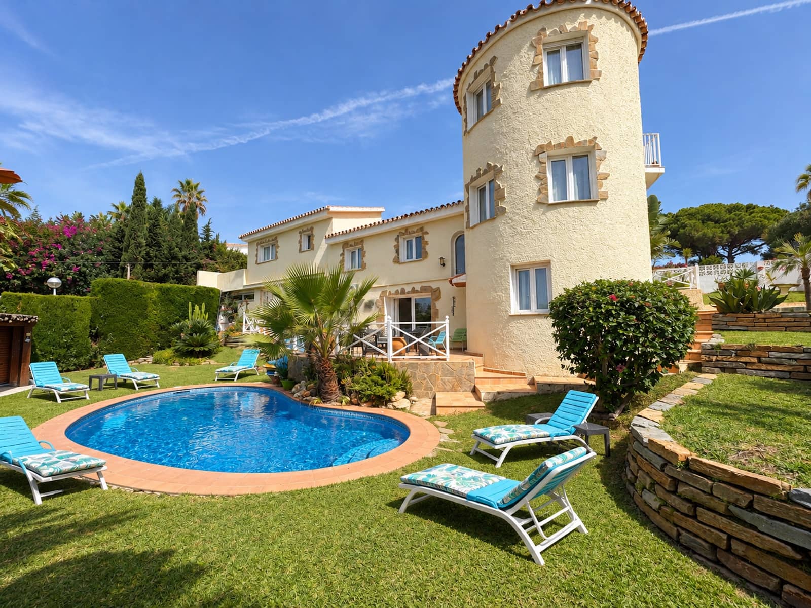 7 bedroom Villa for sale in Mijas Costa with pool garage - € 1,050,000 (Ref: 10161496)