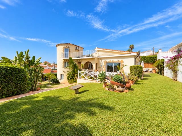 7 bedroom Villa for sale in Mijas Costa, Mijas with pool garage - € 1,050,000 (Ref: 10161496)