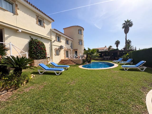 7 bedroom Villa for sale in Mijas Costa, Mijas with pool garage - € 1,050,000 (Ref: 10161496)