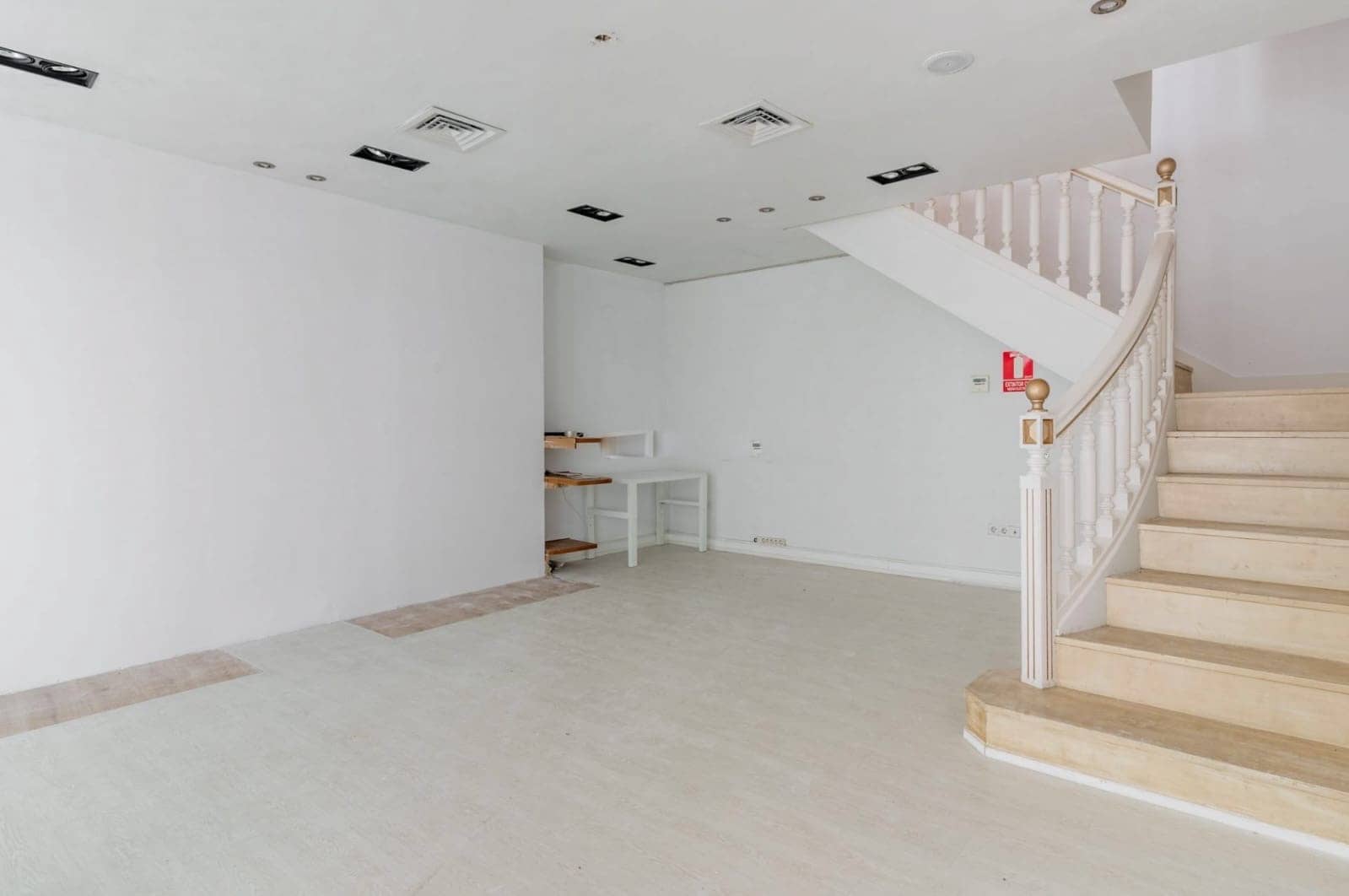 Erhverv til salg i Marbella - € 1.200.000 (Ref: 10162255)