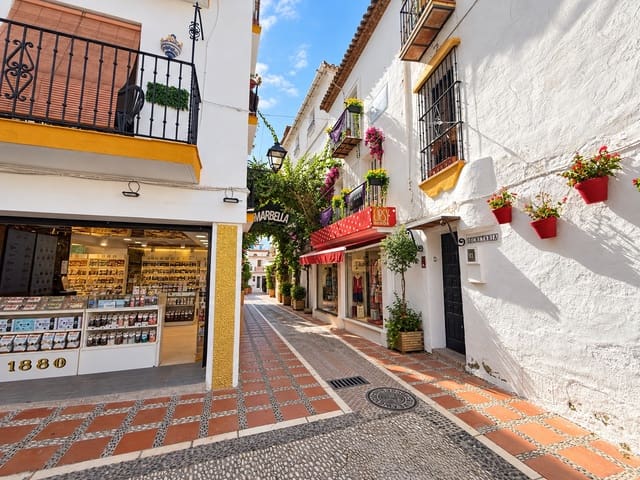 Erhverv til salg i Marbella - € 1.200.000 (Ref: 10162255)