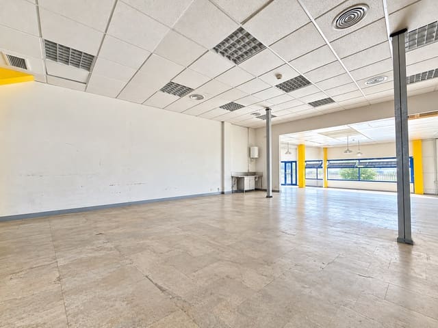Kommersiell till salu i San Pedro de Alcantara, Marbella - 700 000 € (Ref: 10162256)