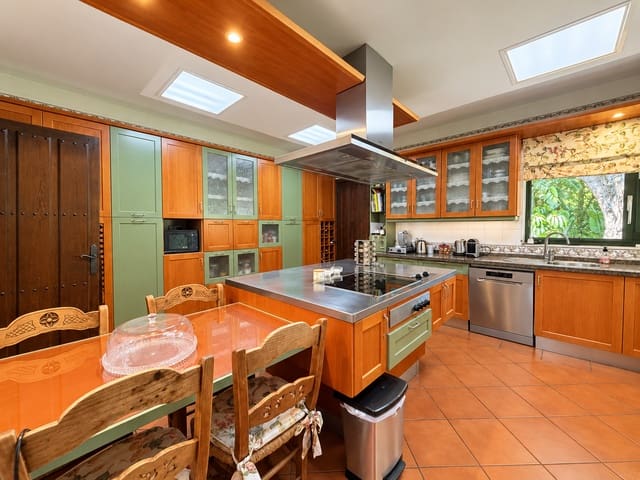 7 soveværelse Villa til salg i Calahonda, Mijas med swimmingpool garage - € 2.950.000 (Ref: 10166630)