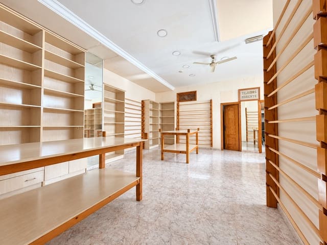Kaupallinen myytävänä paikassa Fuengirola - 370 000 € (Ref: 10168542)