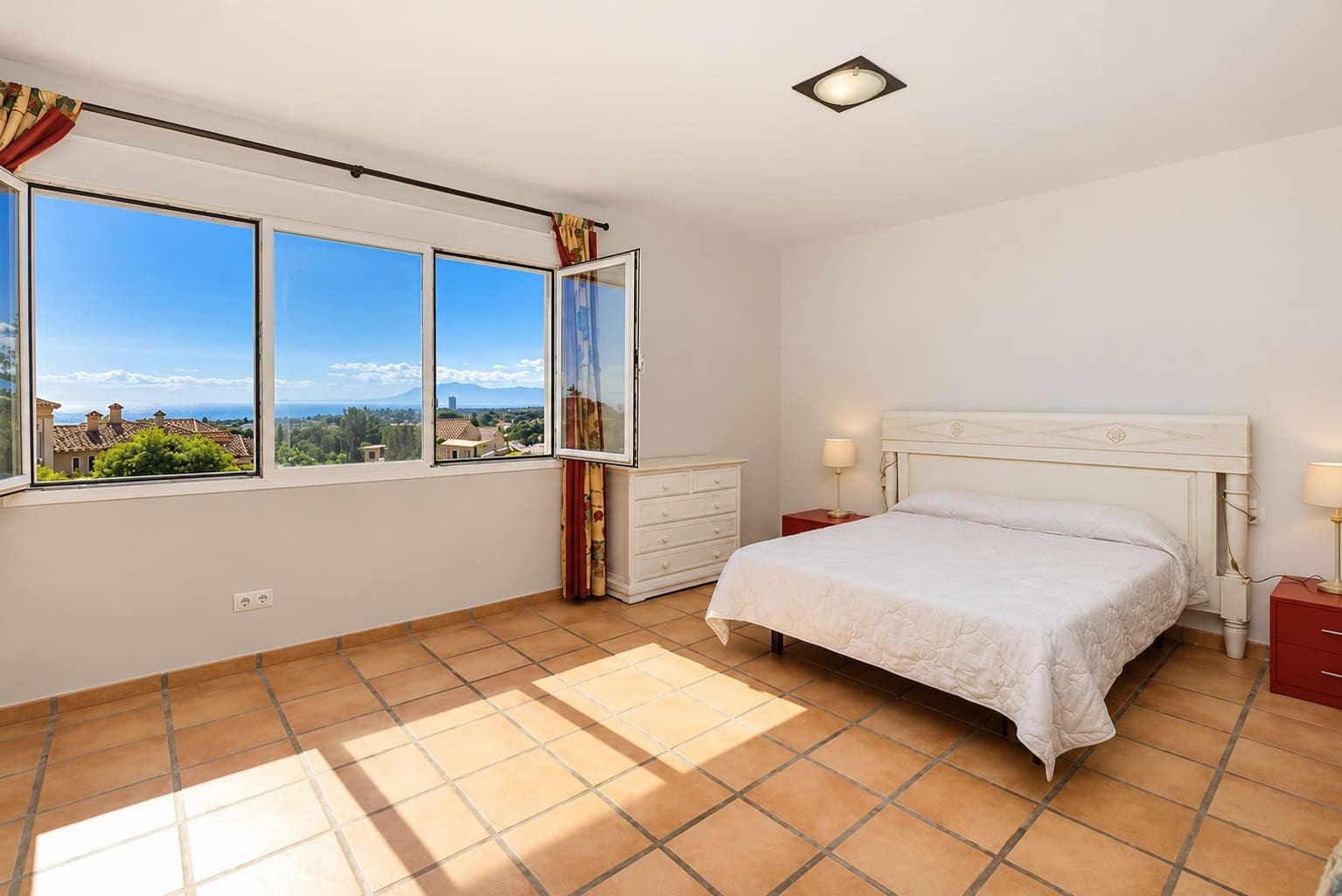 3 bedroom Semi-detached Villa for sale in Marbella with garage - € 850,000 (Ref: 10171544)