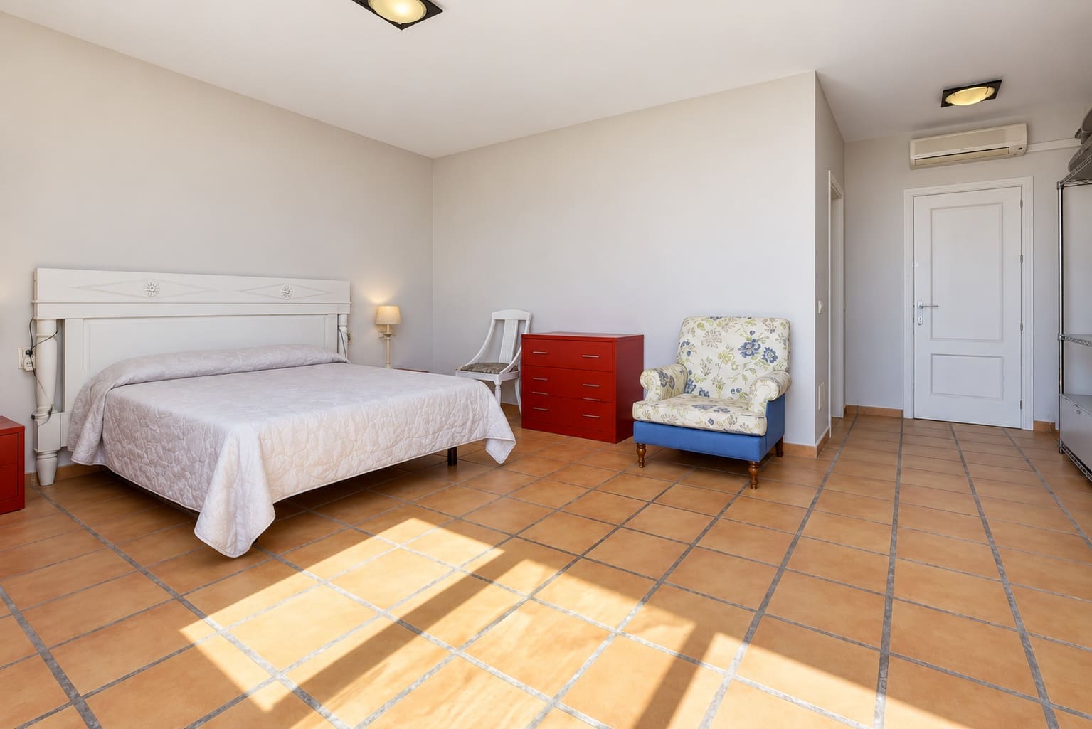 3 bedroom Semi-detached Villa for sale in Marbella with garage - € 850,000 (Ref: 10171544)