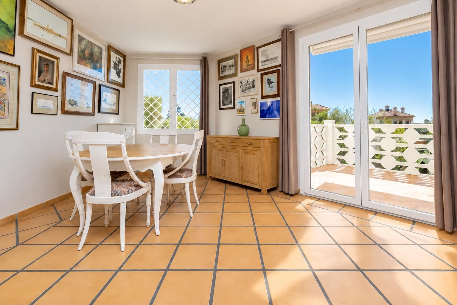 3 bedroom Semi-detached Villa for sale in Marbella with garage - € 850,000 (Ref: 10171544)
