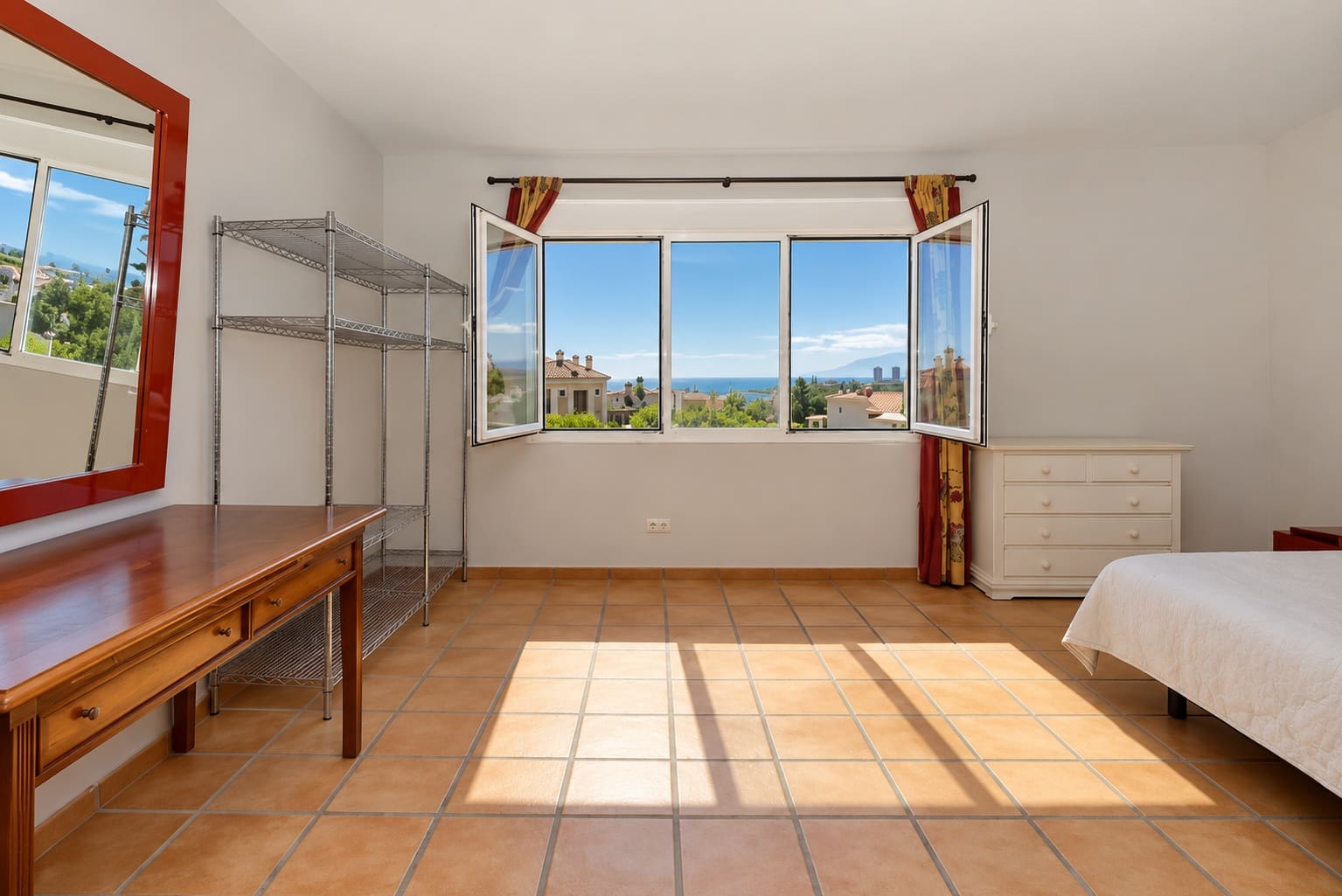 3 bedroom Semi-detached Villa for sale in Marbella with garage - € 850,000 (Ref: 10171544)