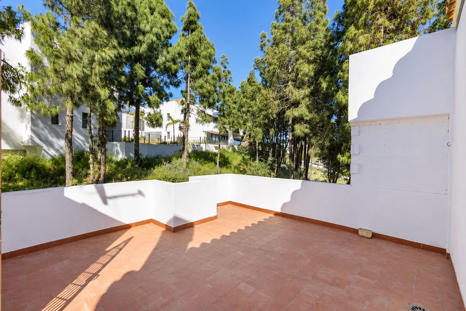 3 bedroom Semi-detached Villa for sale in Marbella with garage - € 850,000 (Ref: 10171544)