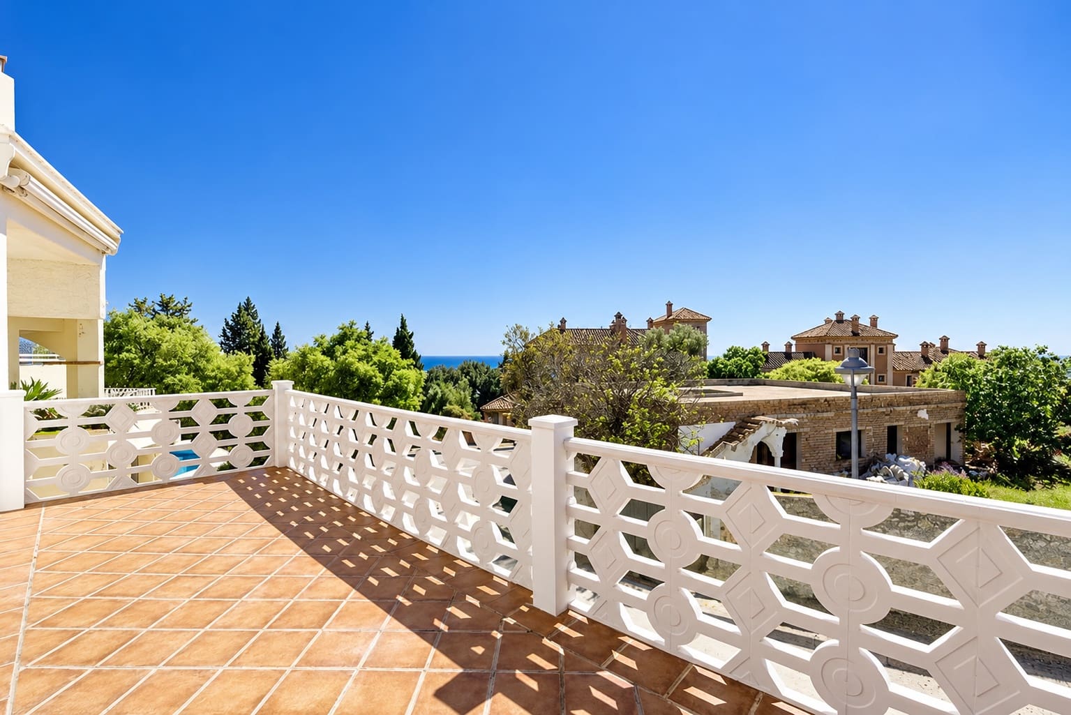 3 bedroom Semi-detached Villa for sale in Marbella with garage - € 850,000 (Ref: 10171544)