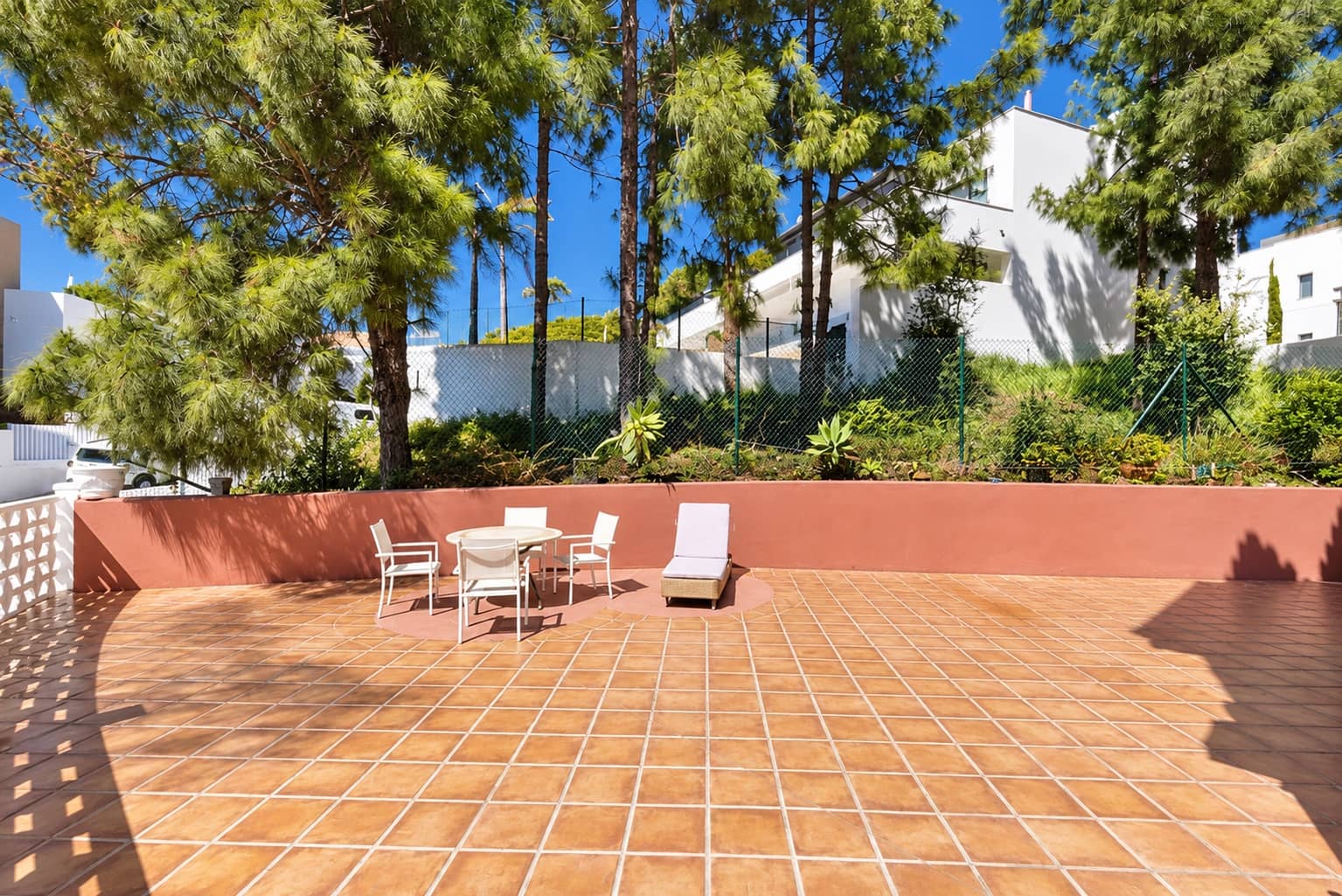 3 bedroom Semi-detached Villa for sale in Marbella with garage - € 850,000 (Ref: 10171544)