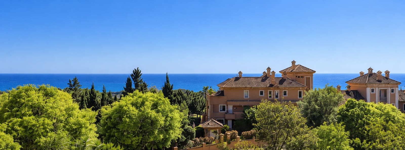 3 bedroom Semi-detached Villa for sale in Marbella with garage - € 850,000 (Ref: 10171544)