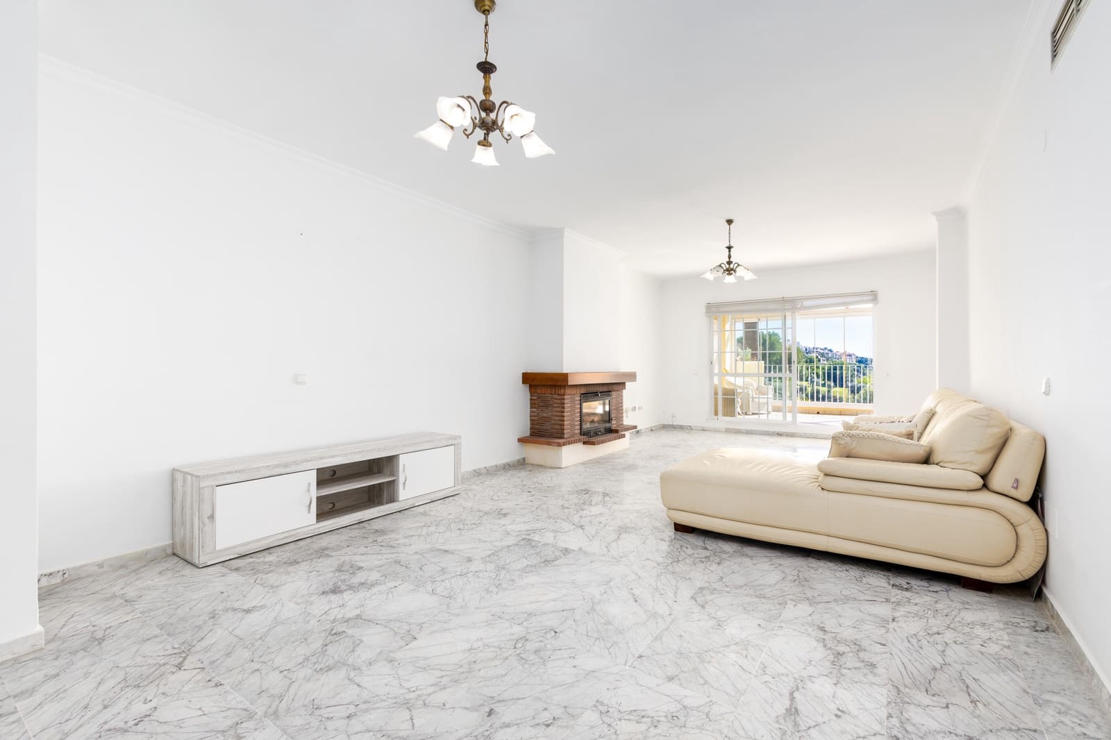 2 bedroom Apartment for sale in Alhaurin Golf with pool garage - € 360,000 (Ref: 10173824)