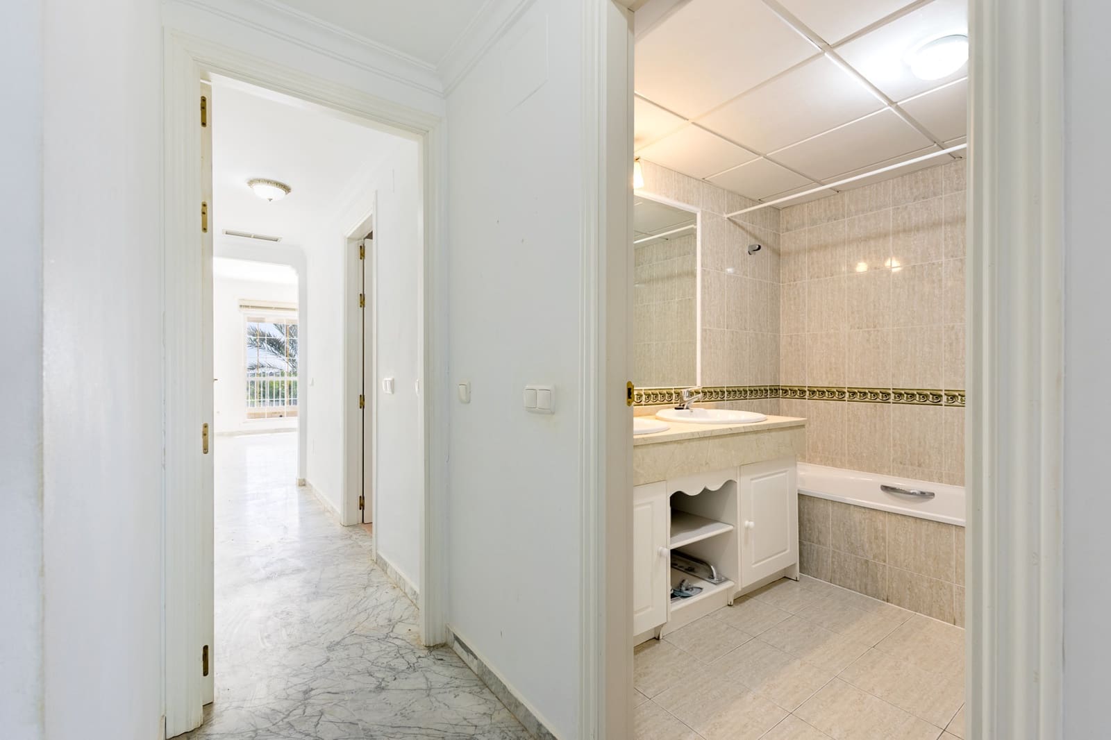 2 bedroom Apartment for sale in Alhaurin Golf with pool garage - € 360,000 (Ref: 10173824)
