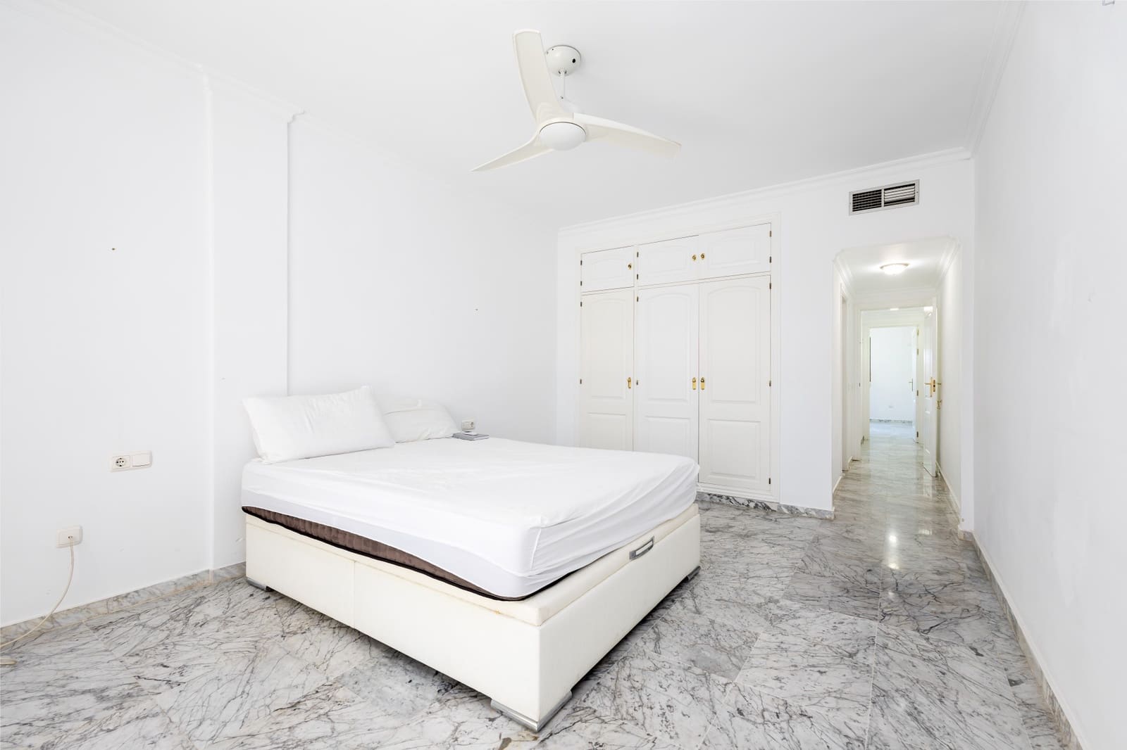 2 bedroom Apartment for sale in Alhaurin Golf with pool garage - € 360,000 (Ref: 10173824)