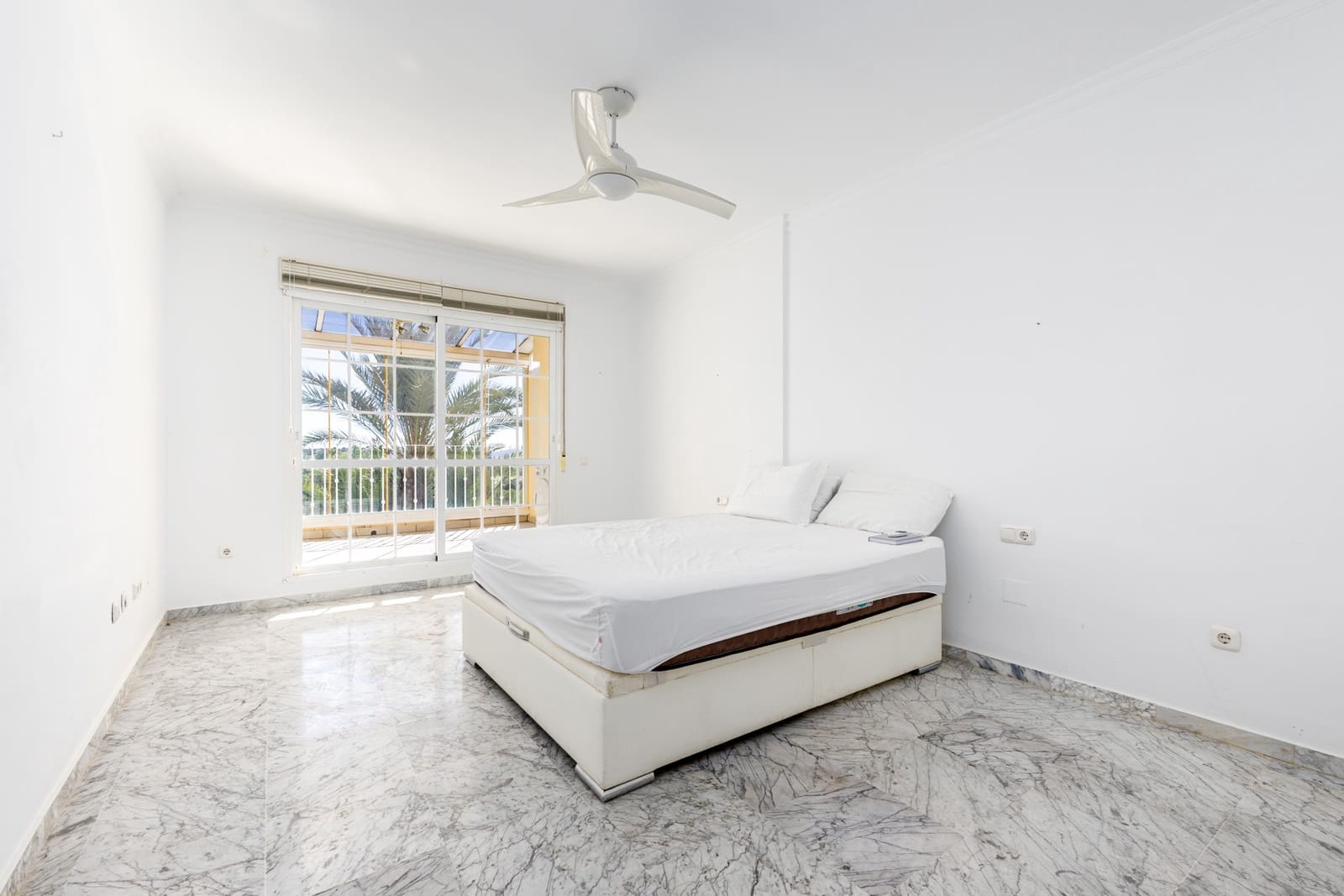 2 bedroom Apartment for sale in Alhaurin Golf with pool garage - € 360,000 (Ref: 10173824)
