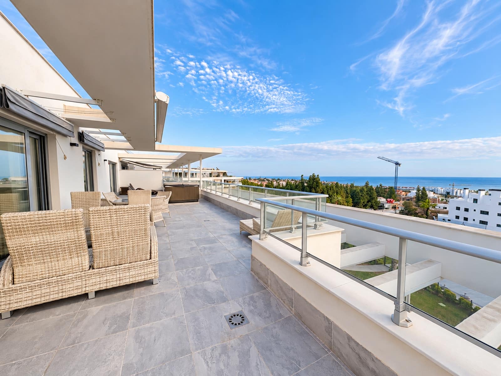 3 soverom Penthouse til salgs i El Chaparral med svømmebasseng garasje - € 1 000 000 (Ref: 10174916)