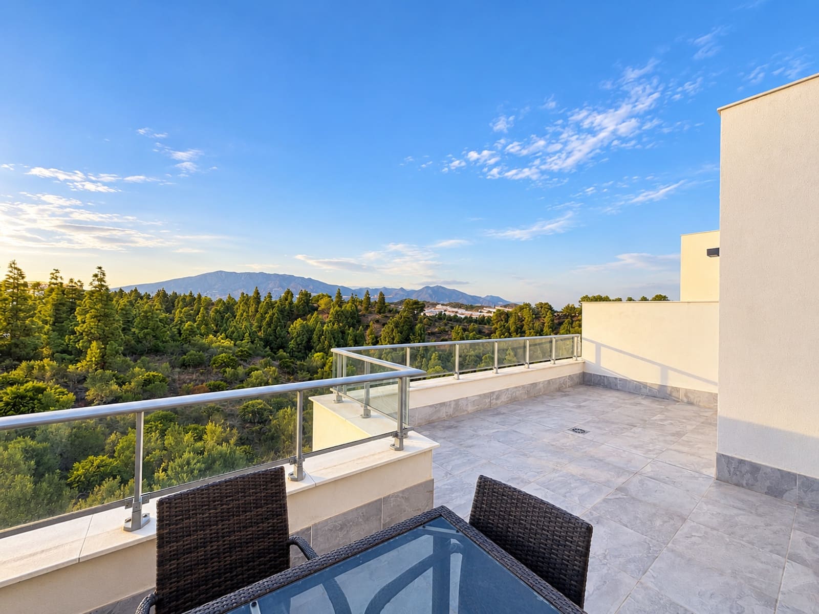 3 soverom Penthouse til salgs i El Chaparral med svømmebasseng garasje - € 1 000 000 (Ref: 10174916)