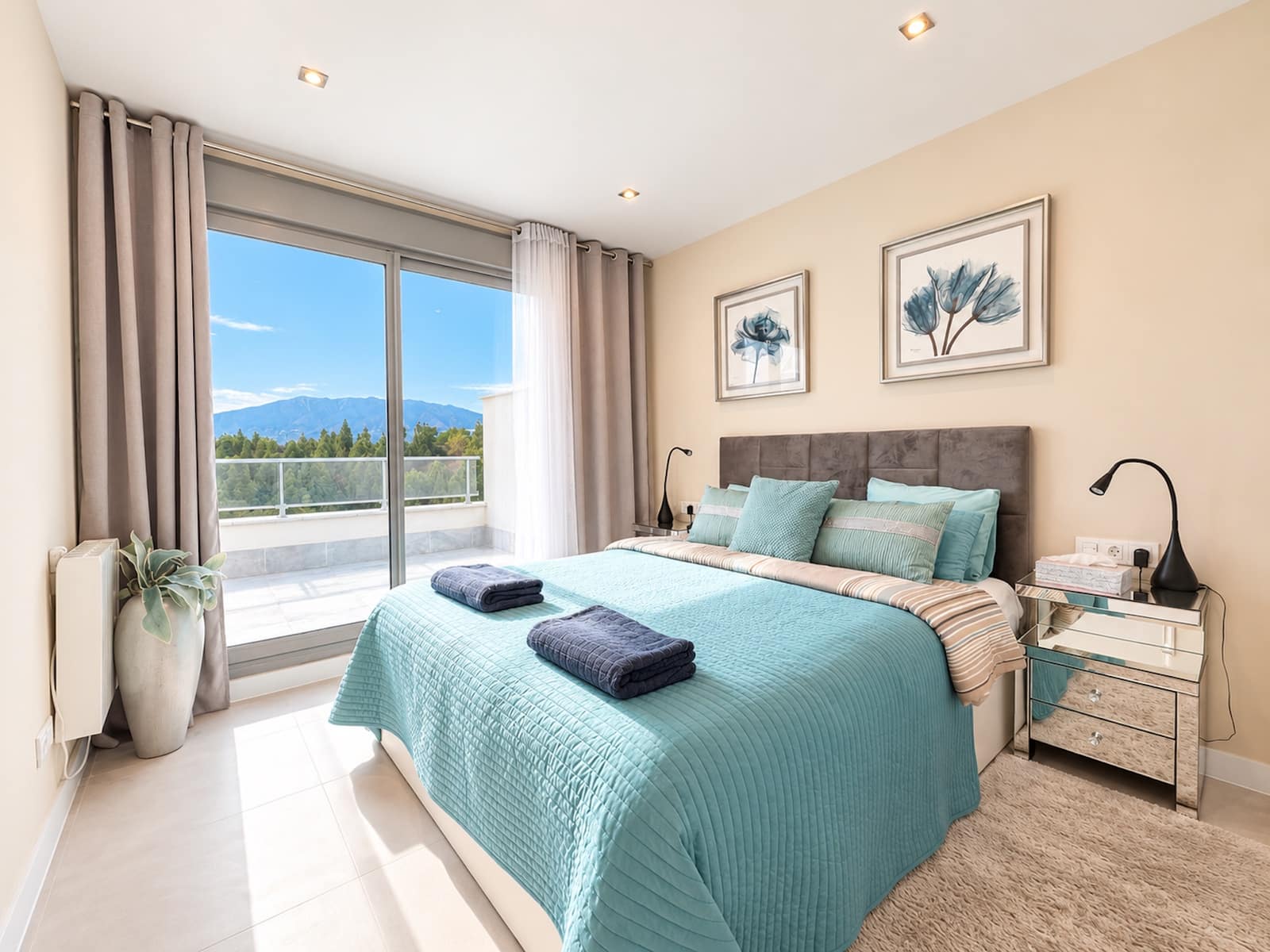 3 soverom Penthouse til salgs i El Chaparral med svømmebasseng garasje - € 1 000 000 (Ref: 10174916)