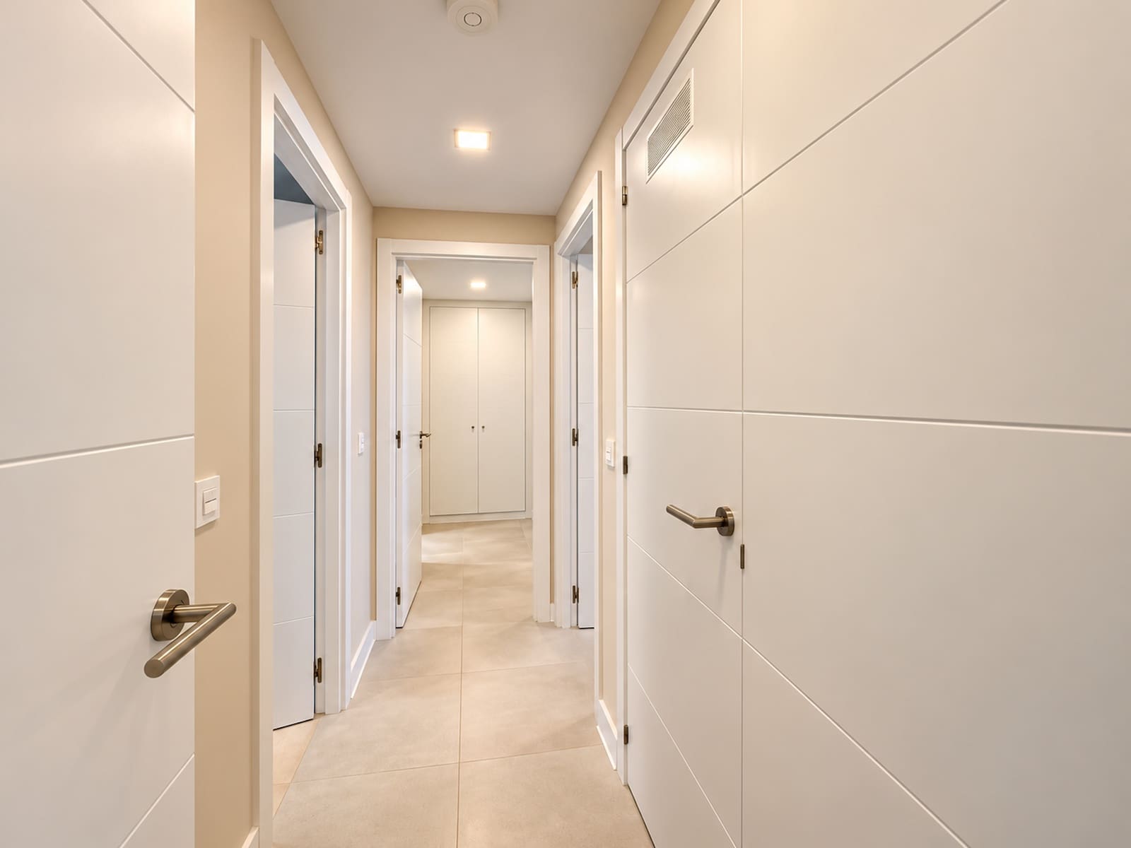 2 sypialnia Apartament na sprzedaż w El Chaparral z basenem garażem - 590 000 € (Ref: 10180436)