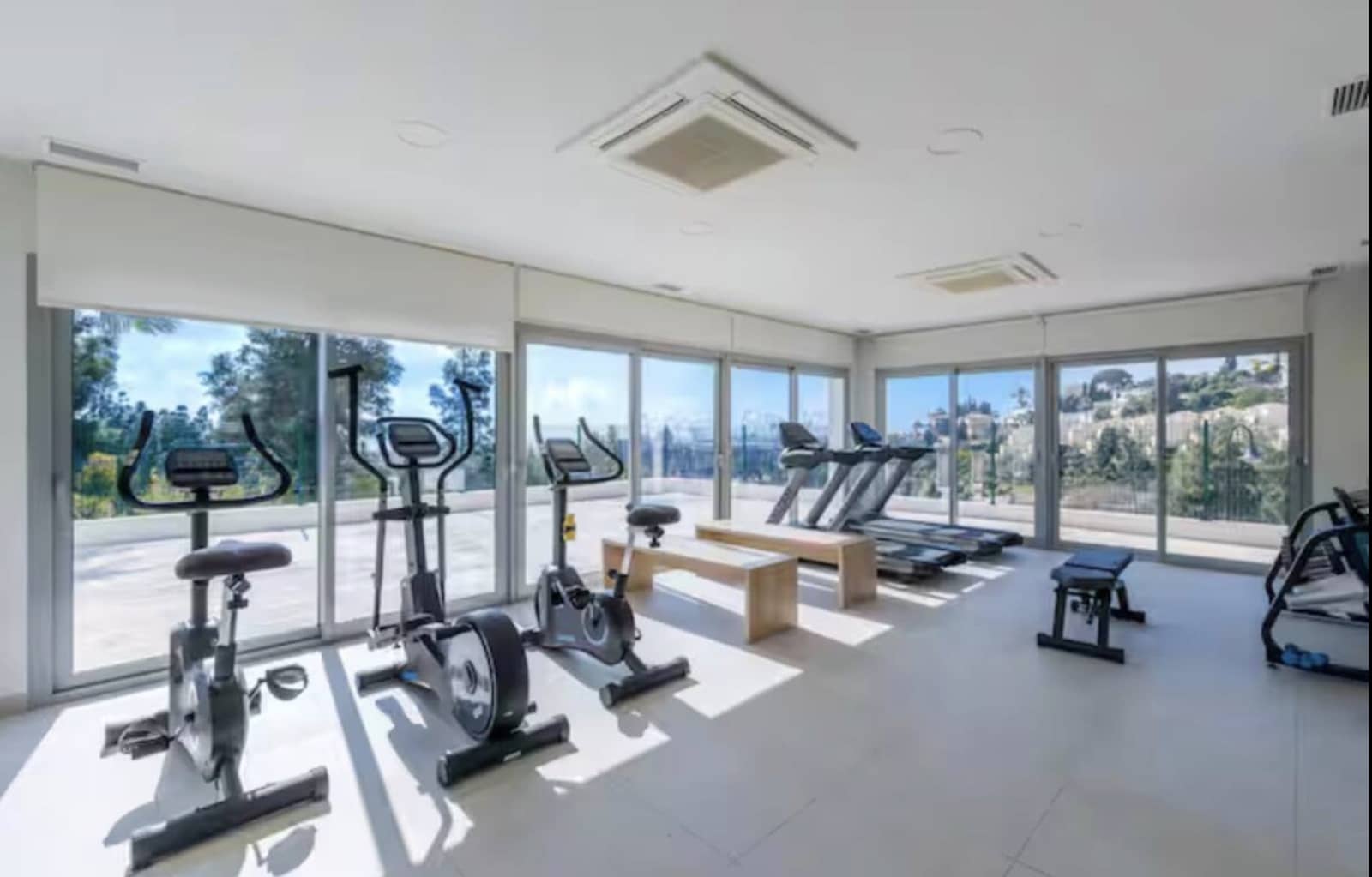 2 sypialnia Apartament na sprzedaż w El Chaparral z basenem garażem - 590 000 € (Ref: 10180436)