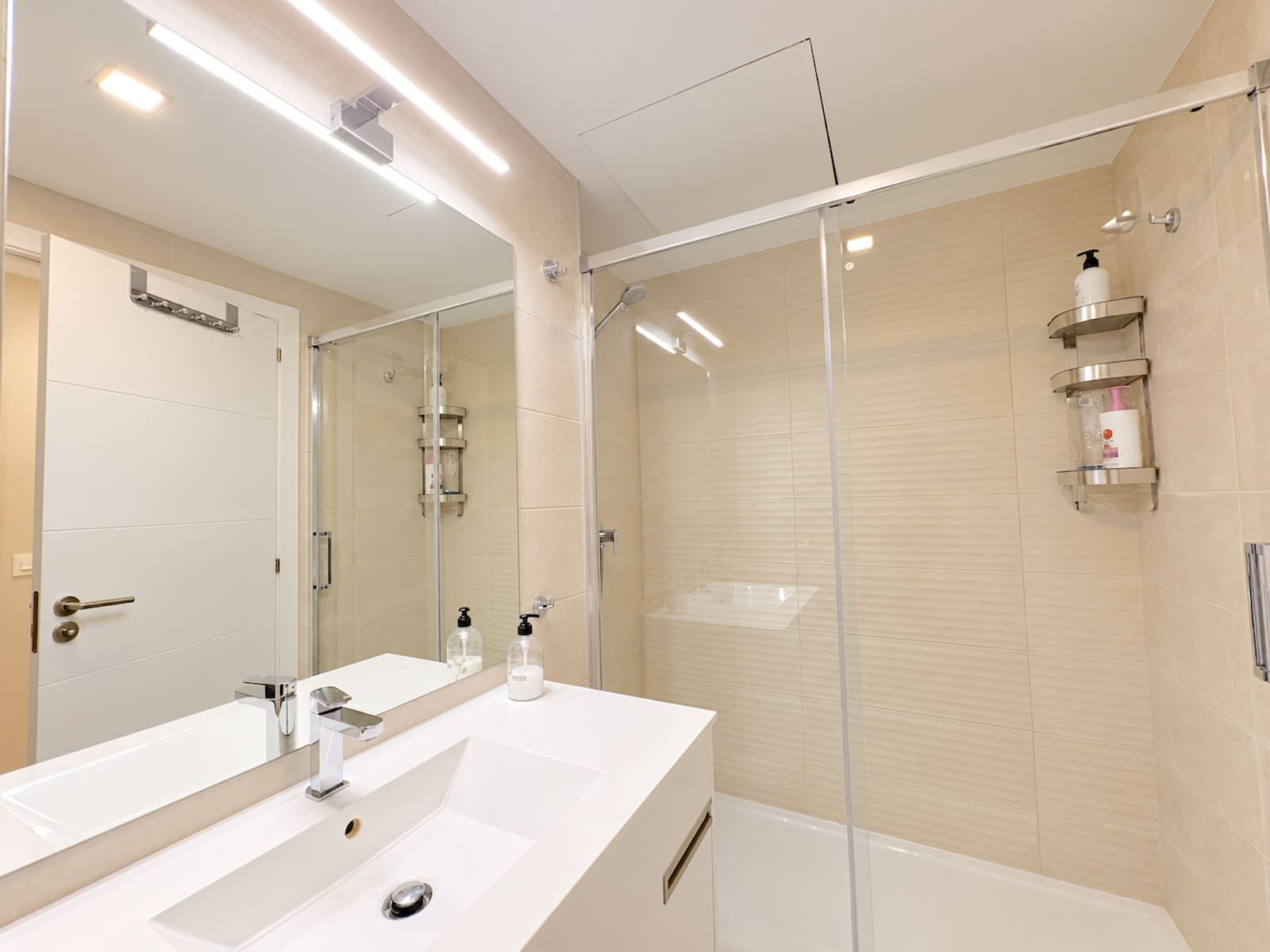 2 sypialnia Apartament na sprzedaż w El Chaparral z basenem garażem - 590 000 € (Ref: 10180436)
