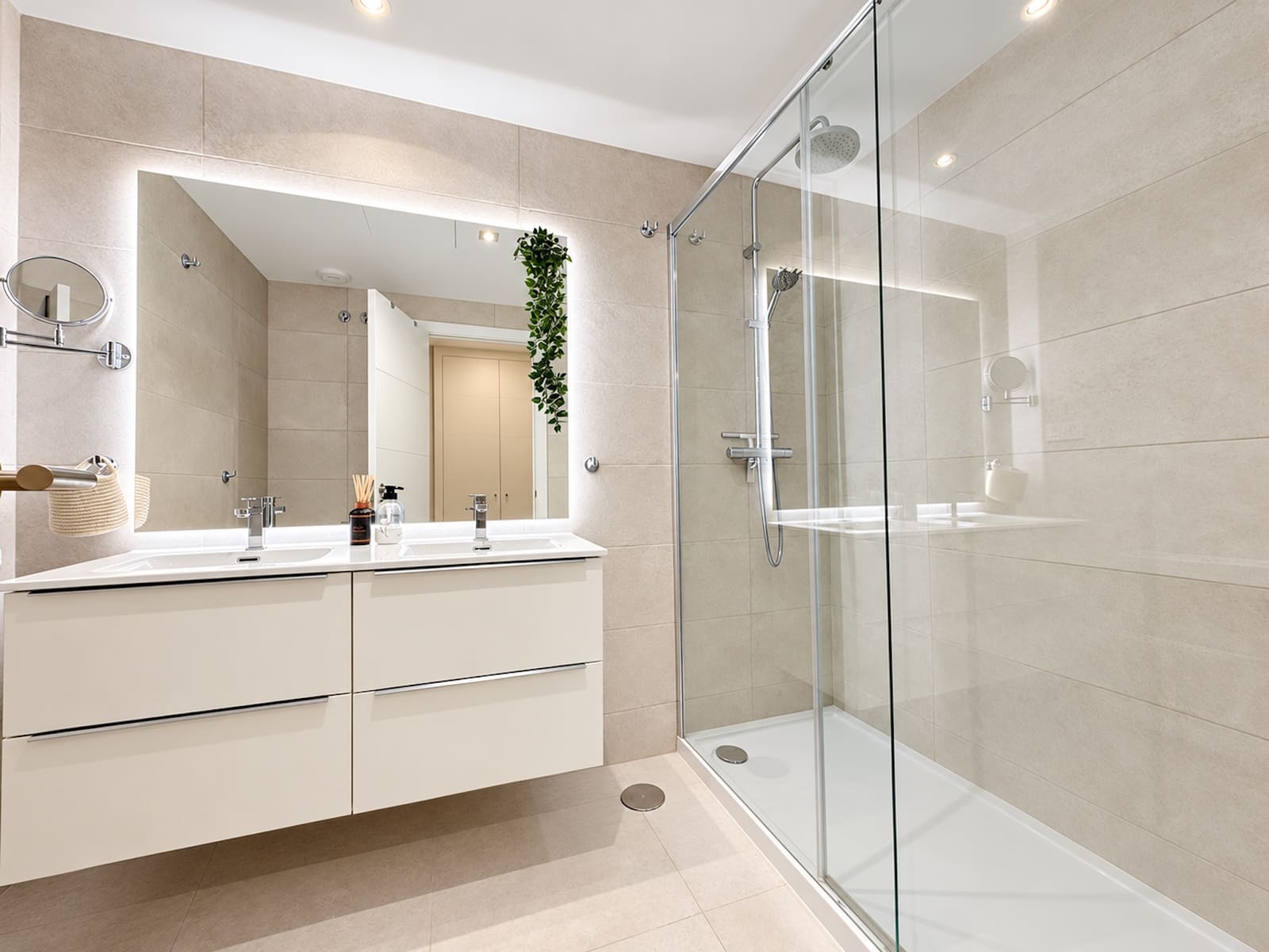 2 sypialnia Apartament na sprzedaż w El Chaparral z basenem garażem - 590 000 € (Ref: 10180436)