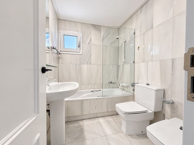 3 soverom Penthouse til salgs i Golden Mile, Marbella med svømmebasseng garasje - € 2 395 000 (Ref: 10184443)