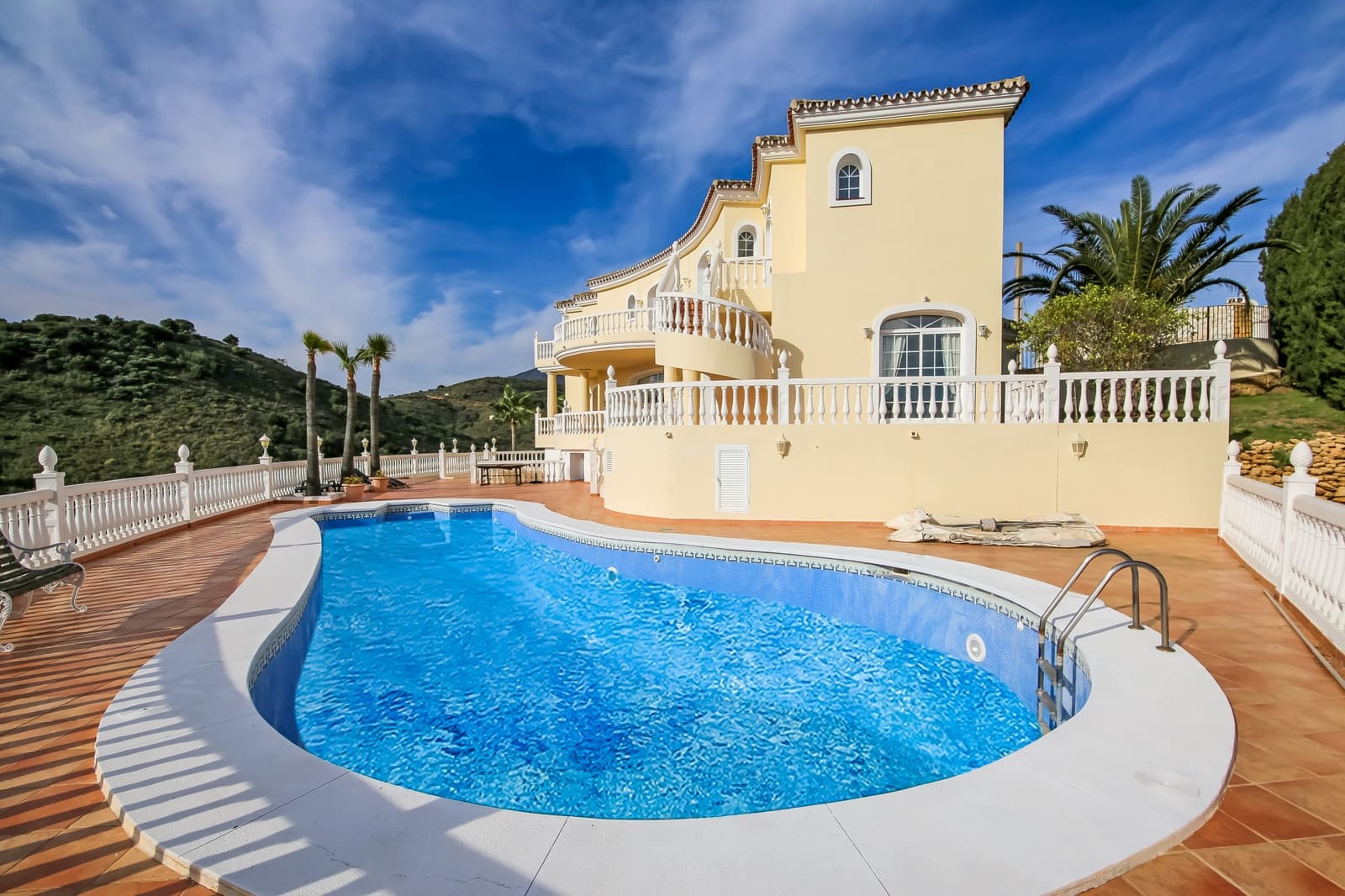 5 sovrum Villa till salu i Mijas Costa med pool garage - 1 400 000 € (Ref: 5825275)