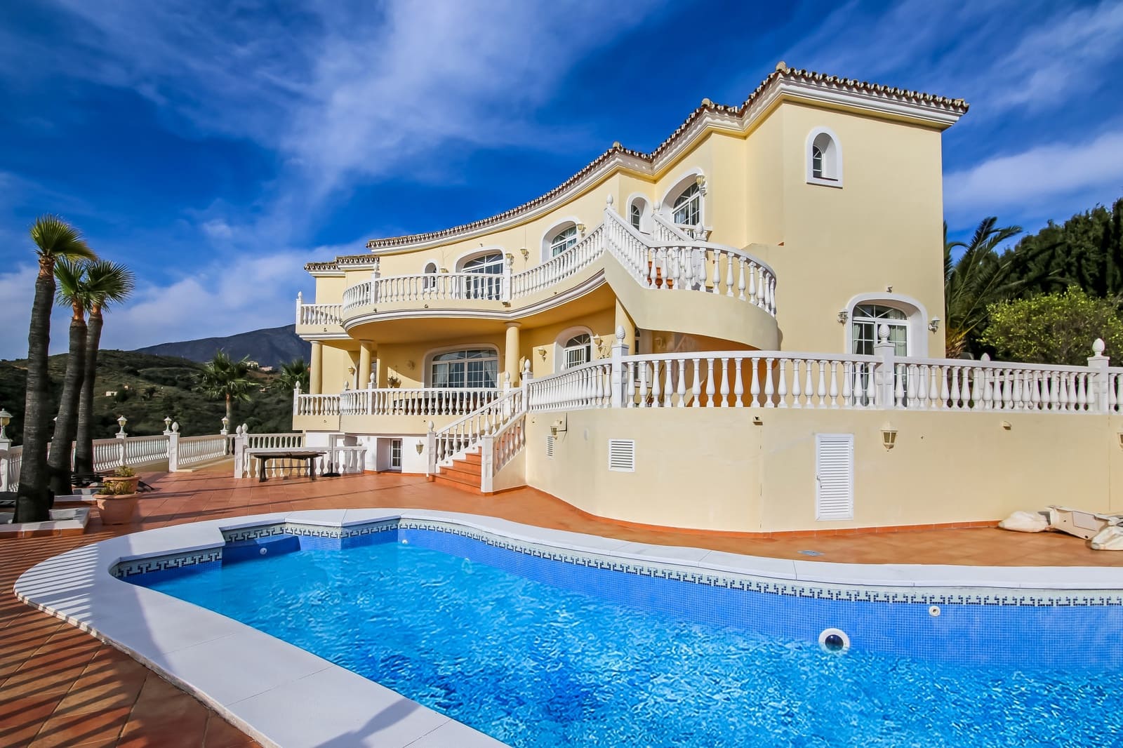 5 sovrum Villa till salu i Mijas Costa med pool garage - 1 400 000 € (Ref: 5825275)