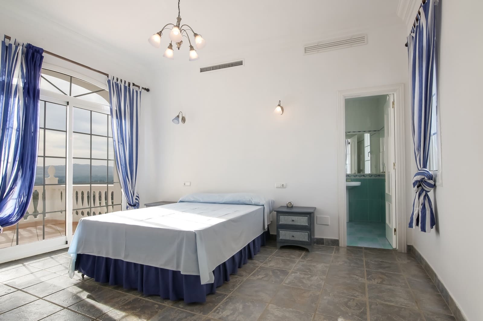 5 sovrum Villa till salu i Mijas Costa med pool garage - 1 400 000 € (Ref: 5825275)