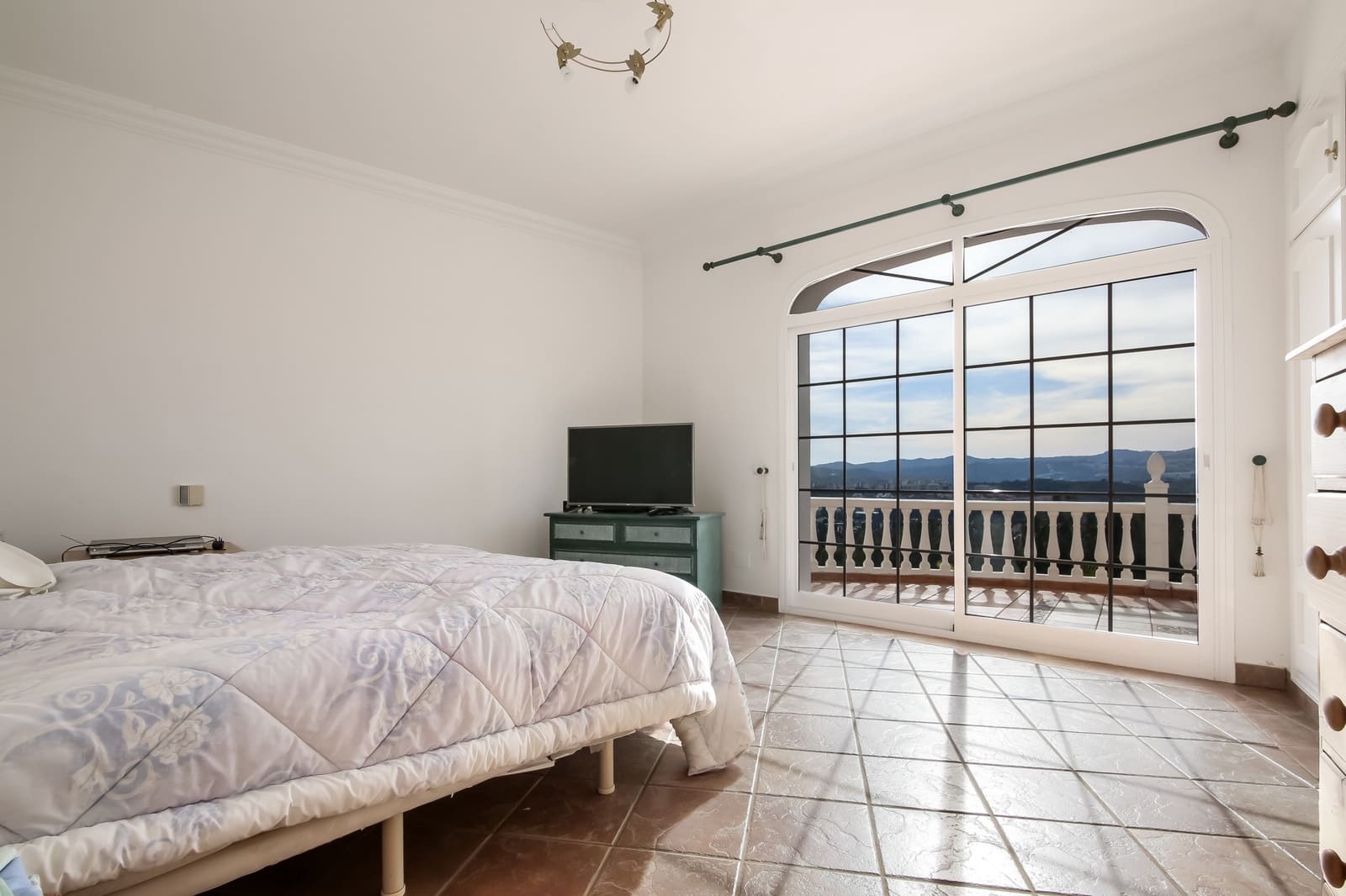 5 sovrum Villa till salu i Mijas Costa med pool garage - 1 400 000 € (Ref: 5825275)