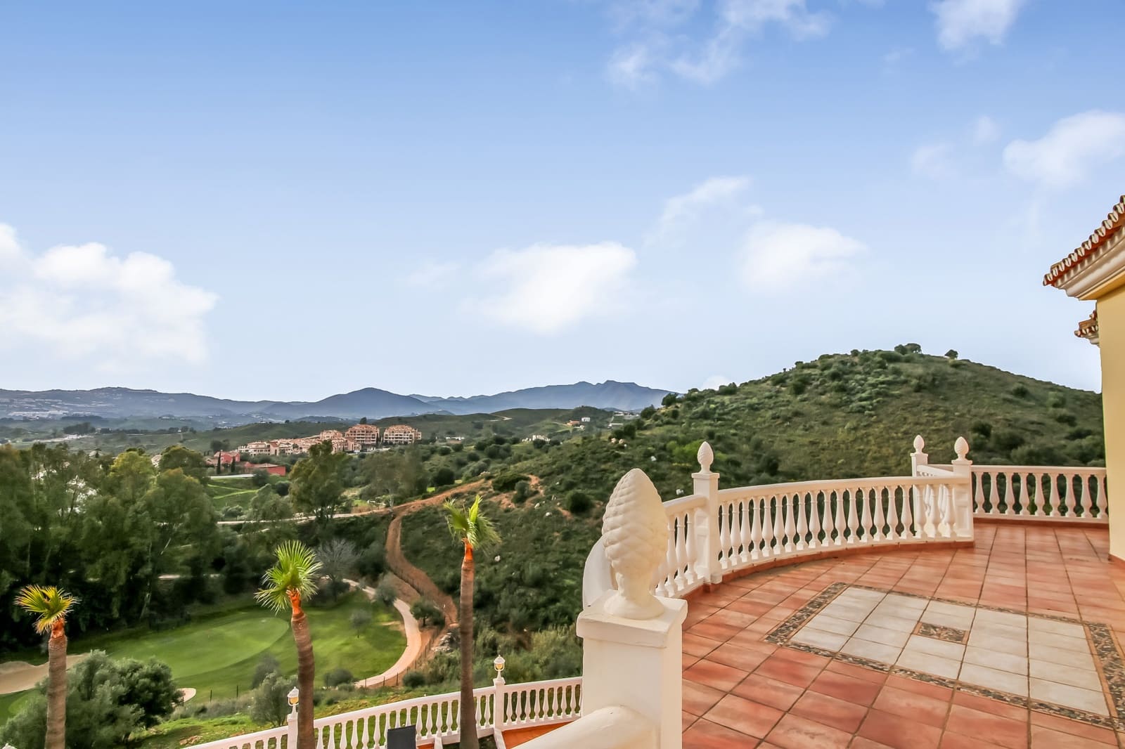 5 sovrum Villa till salu i Mijas Costa med pool garage - 1 400 000 € (Ref: 5825275)