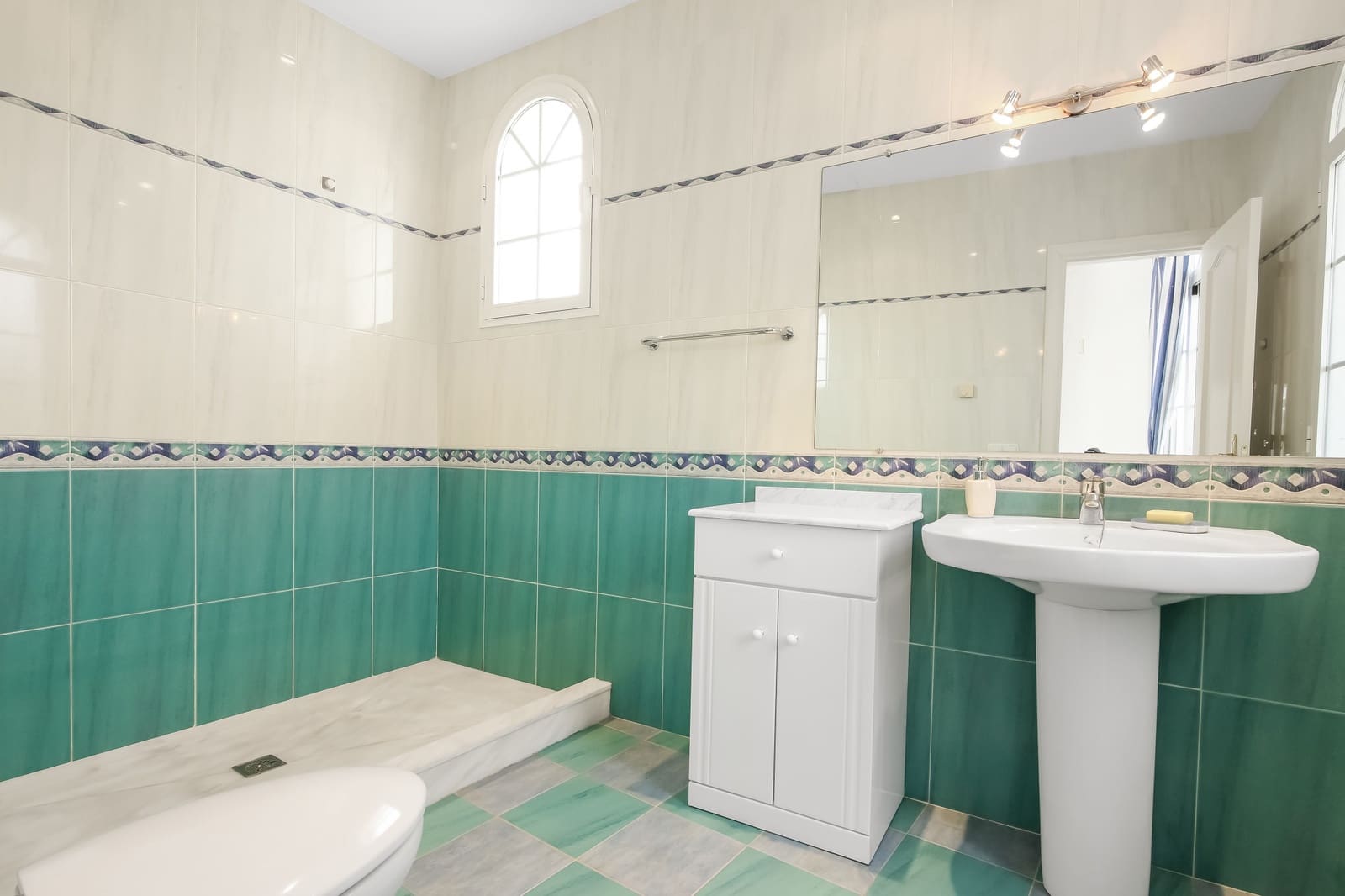 5 sovrum Villa till salu i Mijas Costa med pool garage - 1 400 000 € (Ref: 5825275)