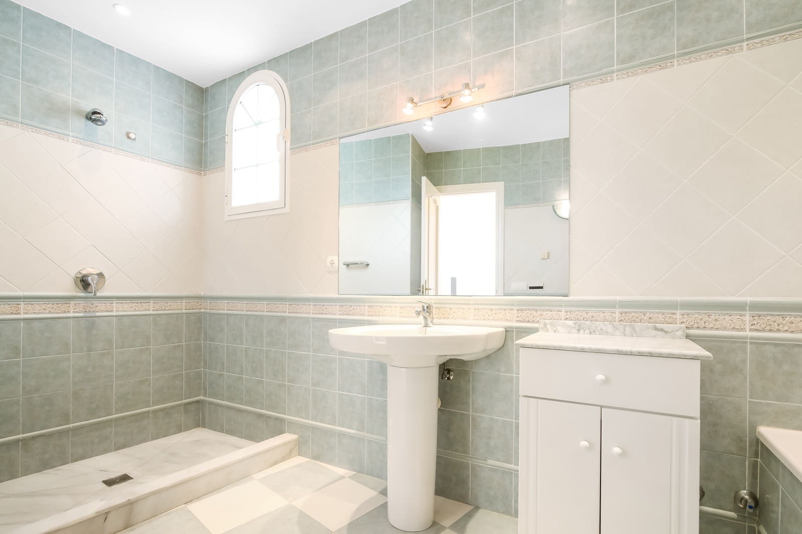 5 sovrum Villa till salu i Mijas Costa med pool garage - 1 400 000 € (Ref: 5825275)