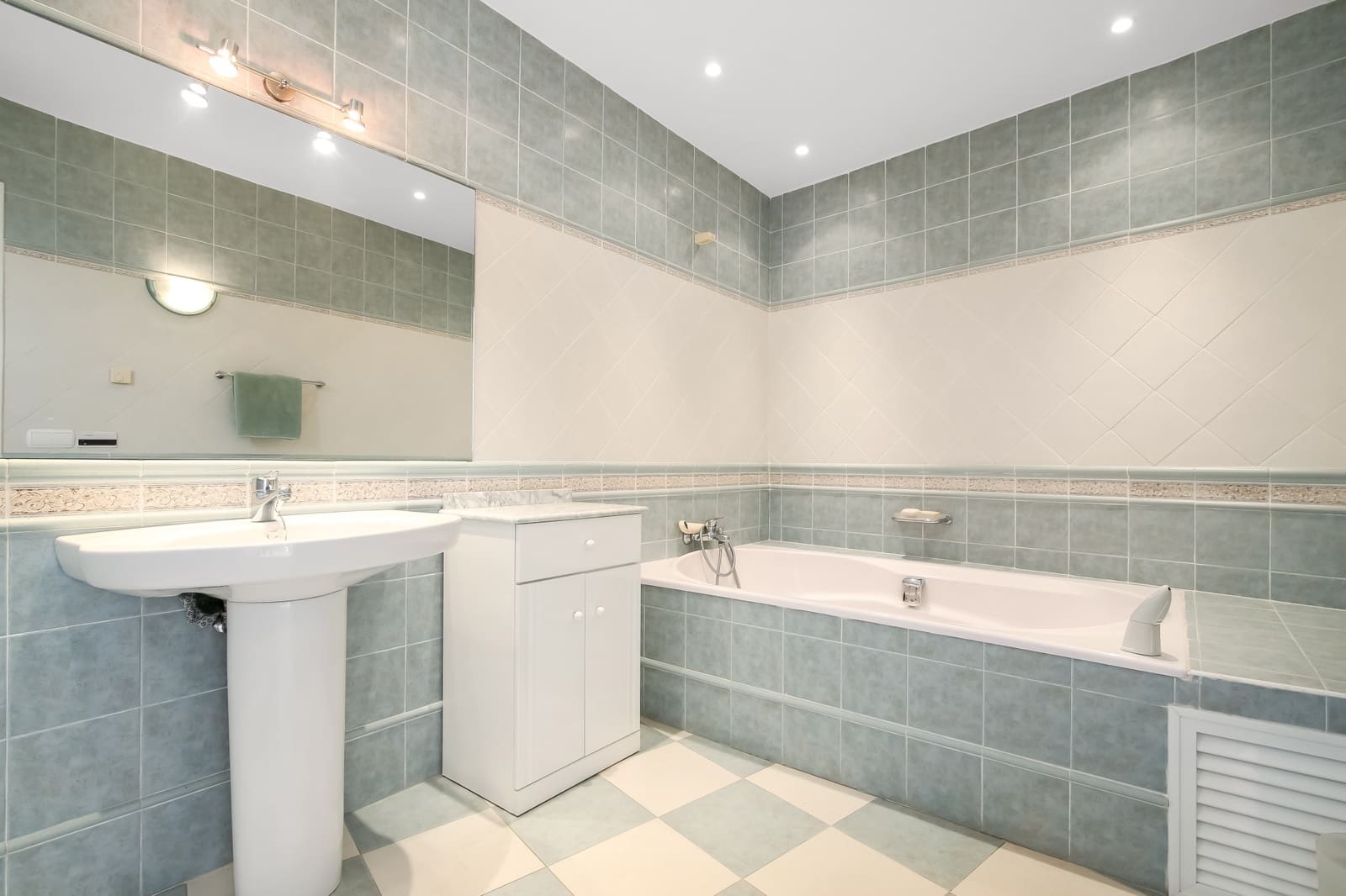 5 sovrum Villa till salu i Mijas Costa med pool garage - 1 400 000 € (Ref: 5825275)