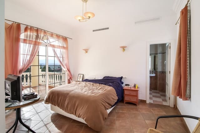 7 soverom Villa til salgs i Mijas Costa, Mijas med svømmebasseng garasje - € 1 050 000 (Ref: 5825275)