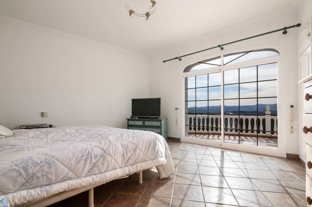 7 soverom Villa til salgs i Mijas Costa, Mijas med svømmebasseng garasje - € 1 050 000 (Ref: 5825275)