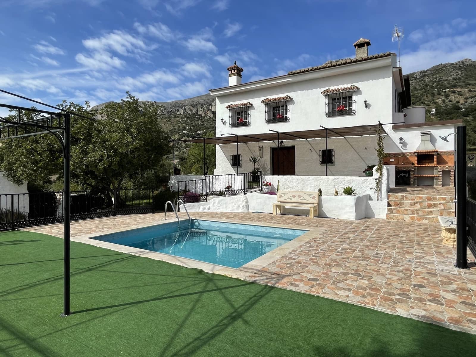 2 bedroom Finca/Country House for sale in El Chorro with pool - € 420,000 (Ref: 5981410)