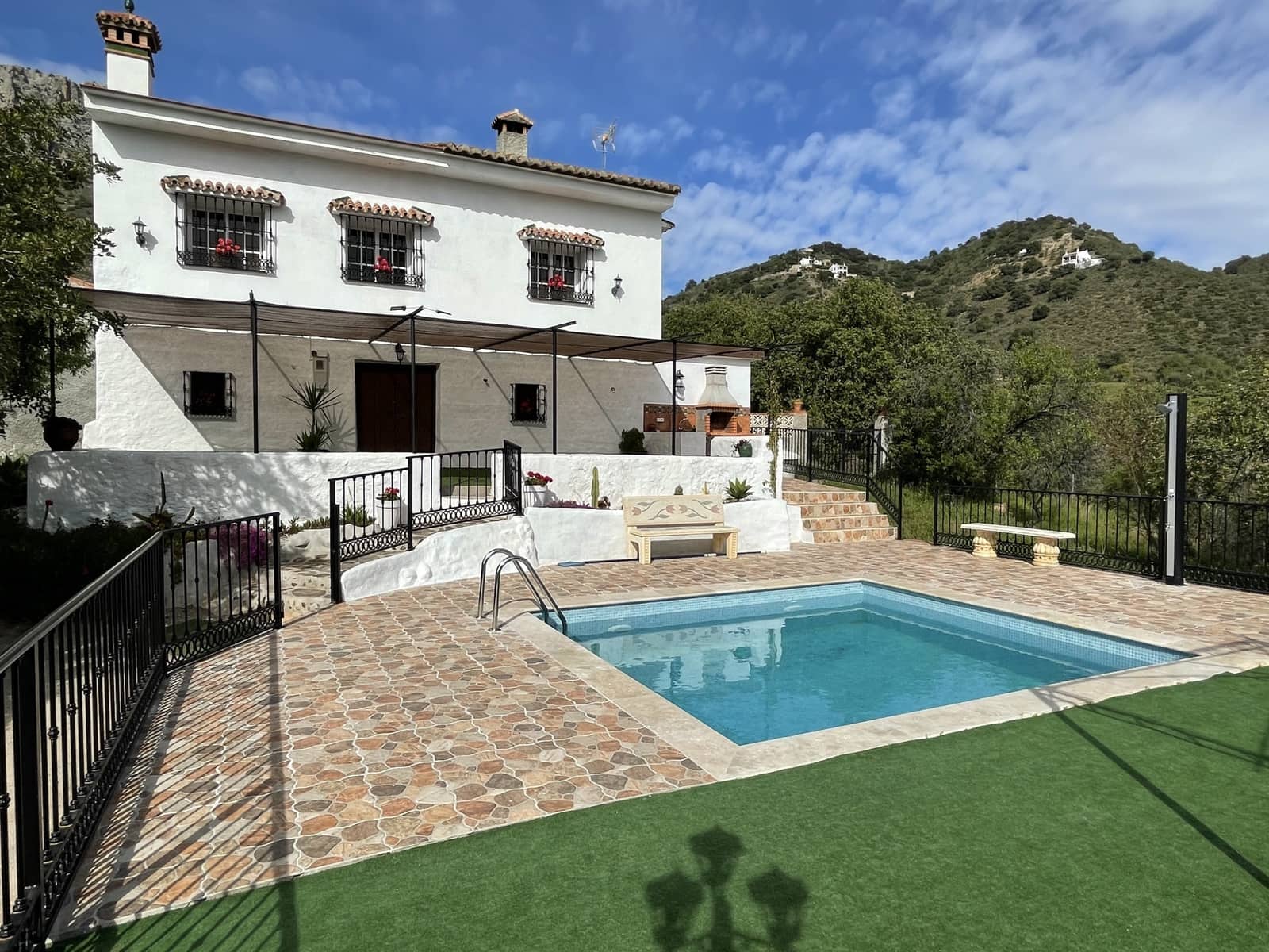 2 bedroom Finca/Country House for sale in El Chorro with pool - € 420,000 (Ref: 5981410)