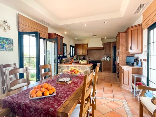 4 soverom Villa til salgs i Villanueva de la Concepcion med svømmebasseng garasje - € 1 690 000 (Ref: 6838848)