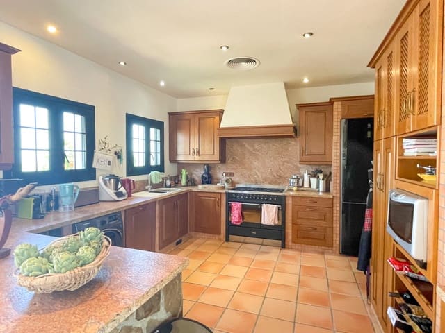 4 soverom Villa til salgs i Villanueva de la Concepcion med svømmebasseng garasje - € 1 690 000 (Ref: 6838848)
