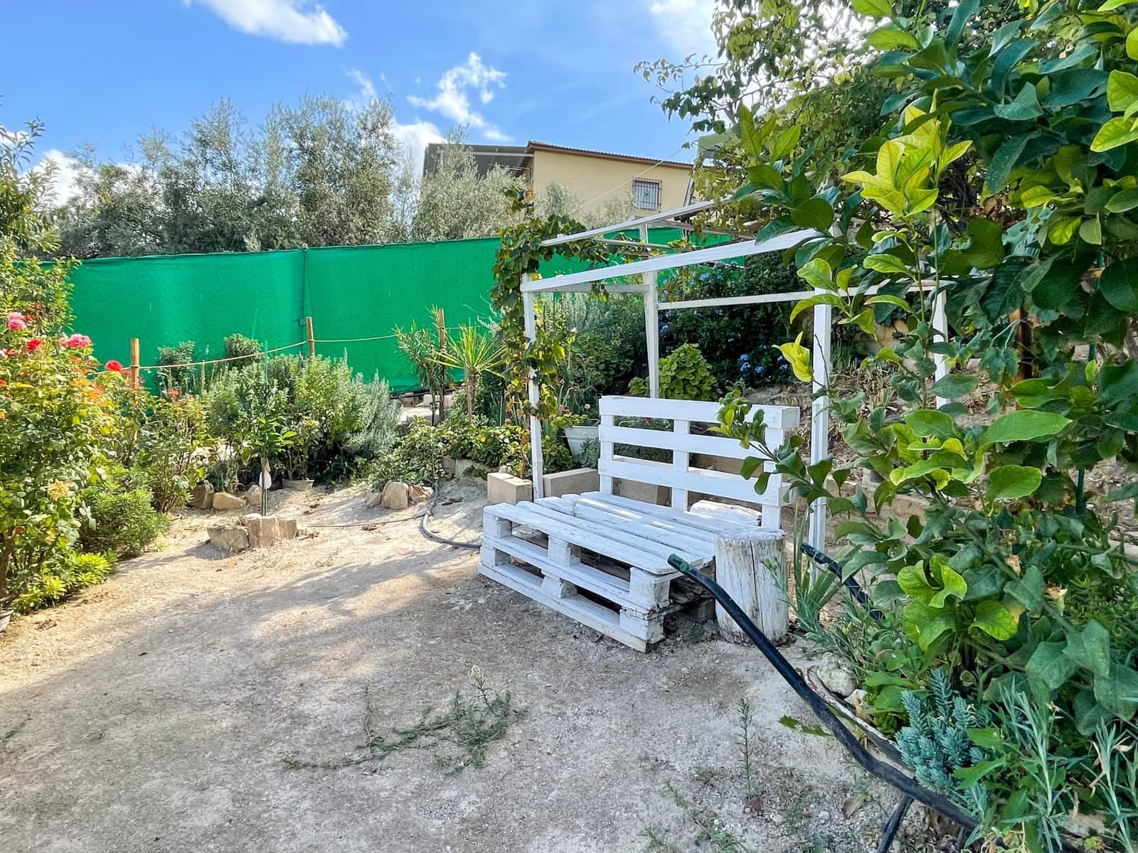 4 soverom Kjedet enebolig til salgs i Iznajar med svømmebasseng garasje - € 320 000 (Ref: 7099490)